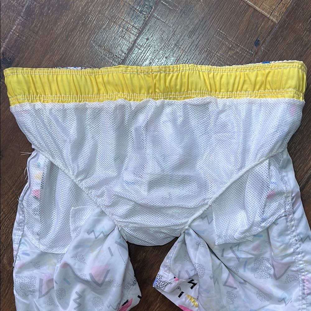 Colorful Geometric Patterned Shorts - Picture 4 of 7